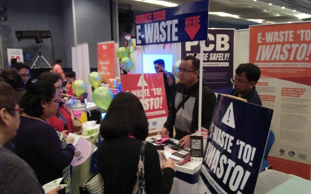 Bangko Sentral employees properly dispose e-waste with help of environmental advocates