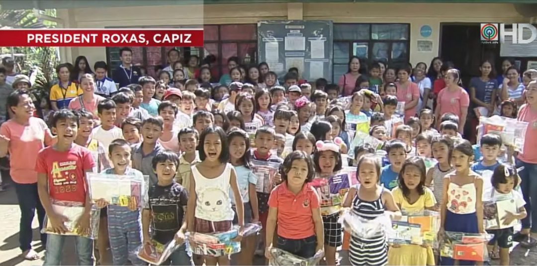 Ursula typhoon victims of Capiz get gifts of school supplies, teaching kits from ABS-CBN