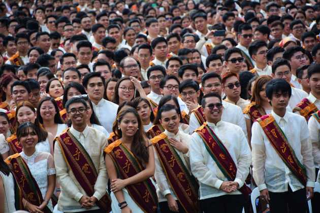 Up S Sablay Filipiniana Graduation Dress Eyed To Replace Toga Good News Pilipinas