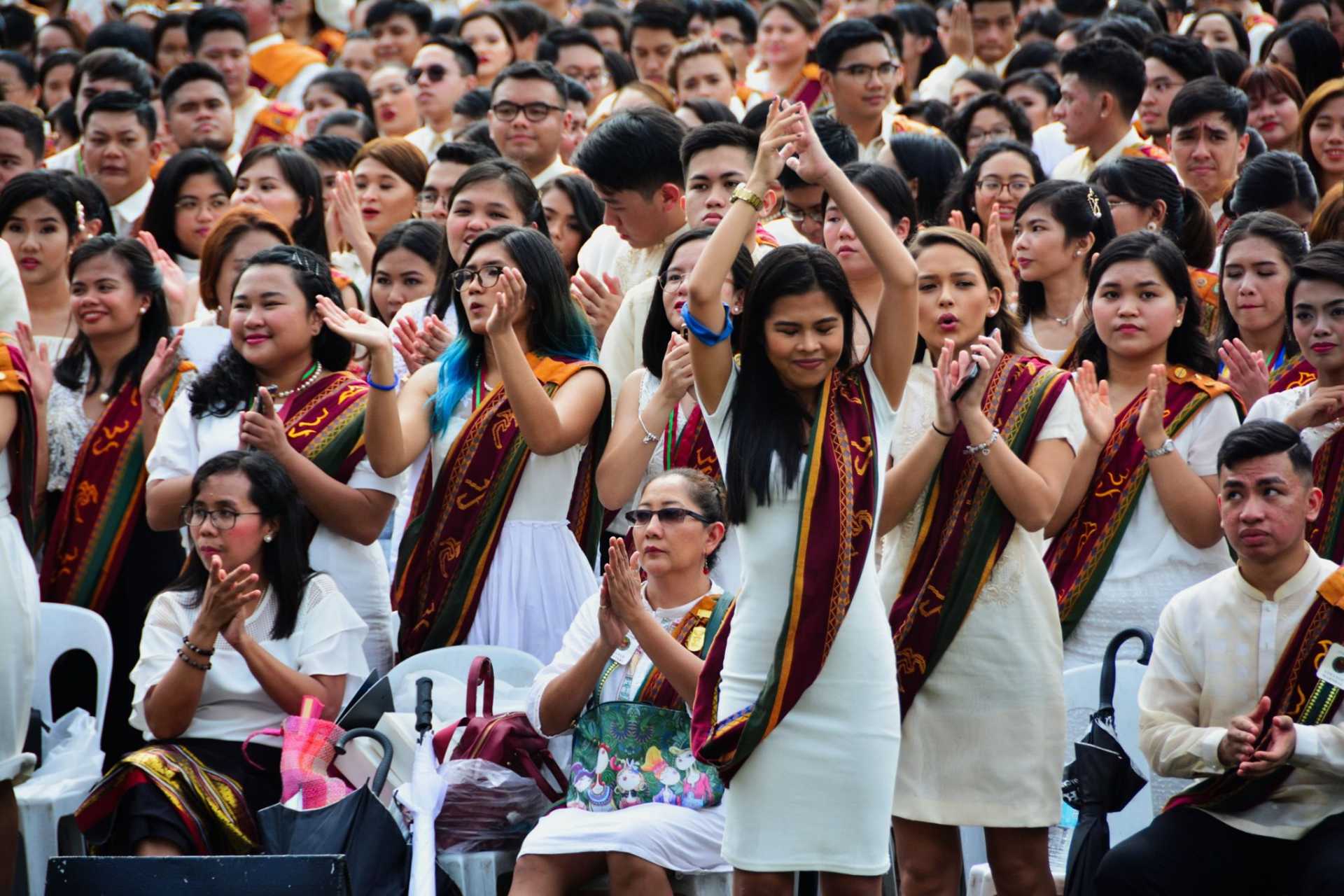 Ups Sablay Filipiniana Graduation Dress Eyed To Replace Toga