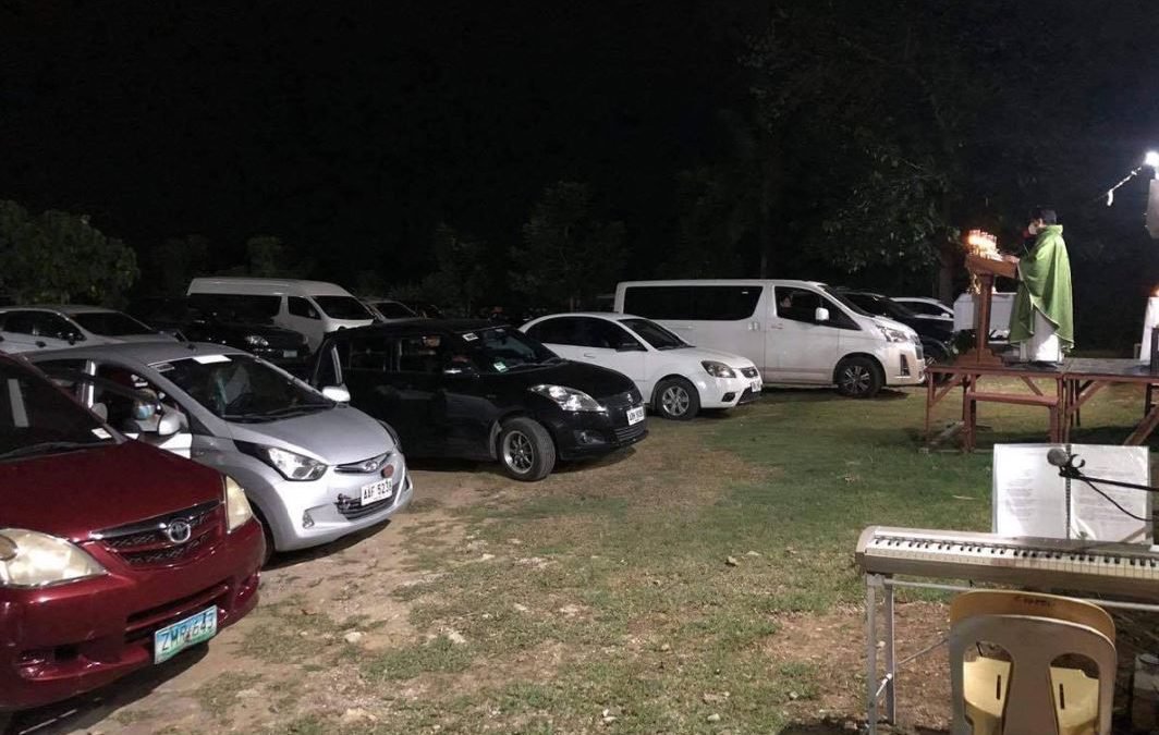 Drive-in Holy Mass offered in Philippines’ Tacloban City parish