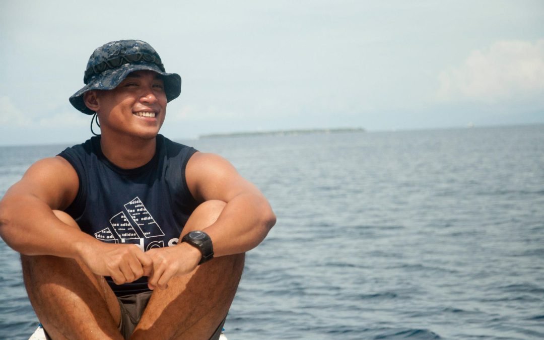 Bohol’s coast guard hero Ralph Barajan receives maritime award for sea bravery