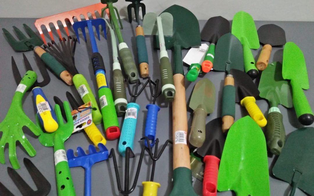 The Plantitas, Plantitos Guide on Lead-Free Gardening Tools