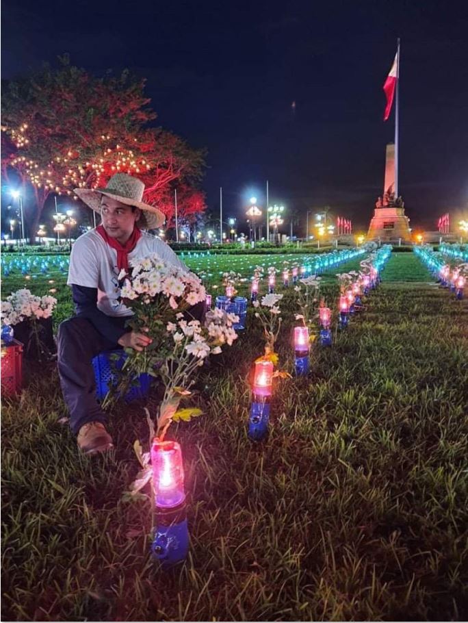 More solar lamps light up the Luneta Park.