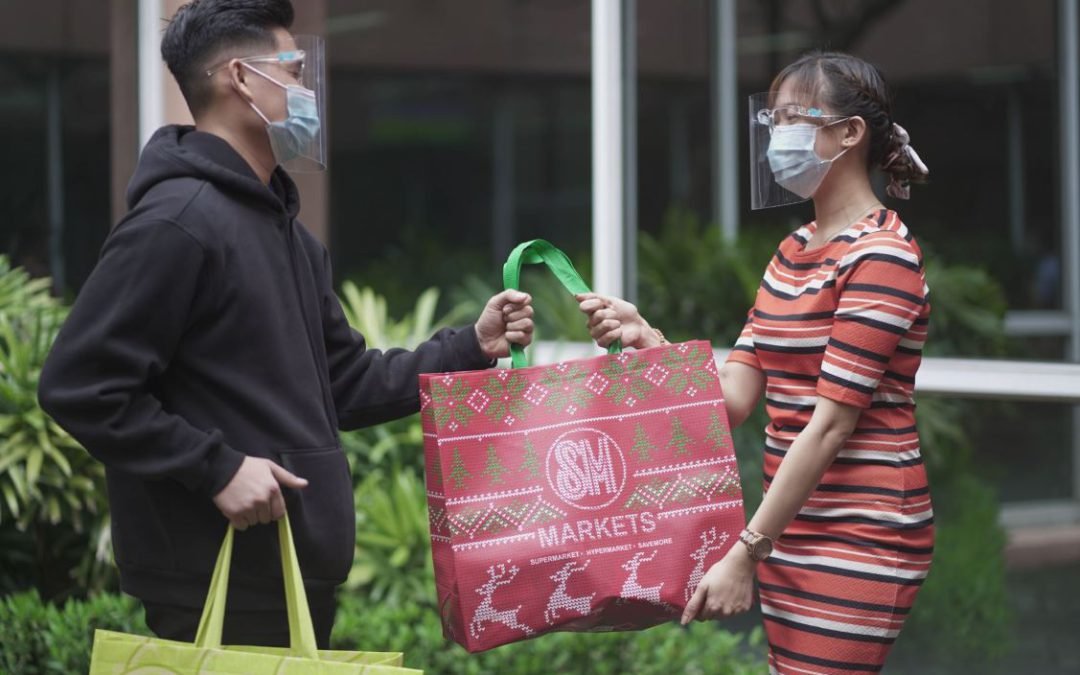 SM markets extend holiday shopping hours, offer delivery service
