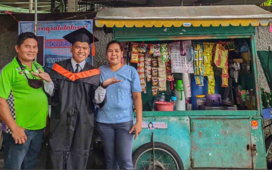 Bacolod sidewalk vendor and trike driver’s son earns engineering degree as La Salle-DOST scholar