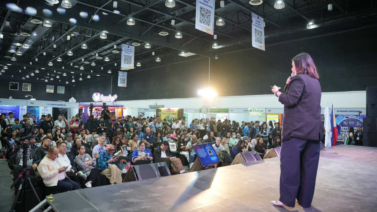 Attendees gather for business talks led by mentors and industry experts at the PHILSME Conference.