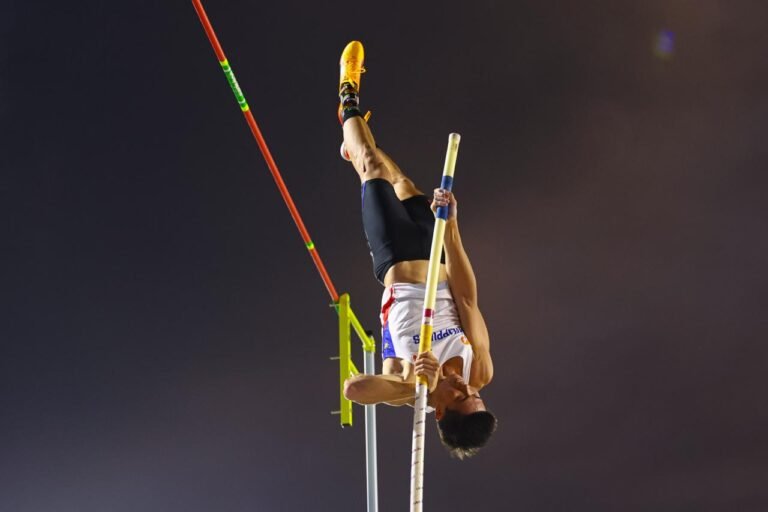 EJ Obiena in mid-air clearing the bar during his gold-winning pole vault at the 2025 SEA Games